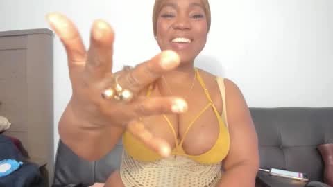 reginabanx online show from February 20, 11:49 pm