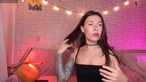 ReginaHawkinss online show from October 22, 8:25 am