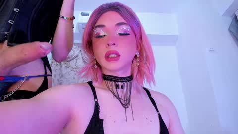 Snapshot of reginarose chatting on December 11, 1:47 am reginarose online show from December 11, 1:47 am