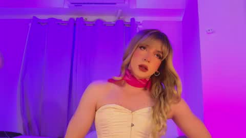 Snapshot of reginarose chatting on October 3, 3:14 am reginarose online show from October 3, 3:14 am