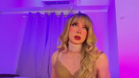 Snapshot of reginarose chatting on October 20, 5:08 am reginarose online show from October 20, 5:08 am