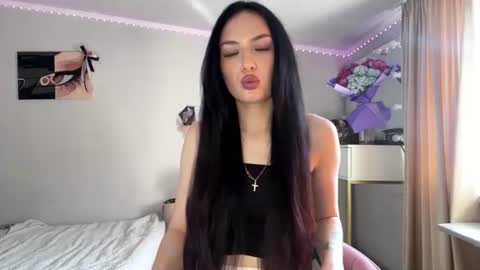 Snapshot of reginavandivier chatting on June 23, 1:42 pm Amelia online show from June 23, 1:42 pm
