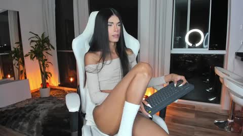 Snapshot of reichel_gray chatting on January 18, 6:24 am REICHEL online show from January 18, 6:24 am