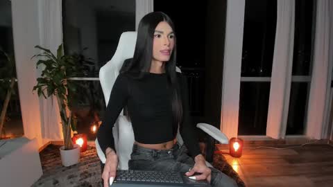 Snapshot of reichel_gray chatting on March 8, 2:23 am REICHEL online show from March 8, 2:23 am