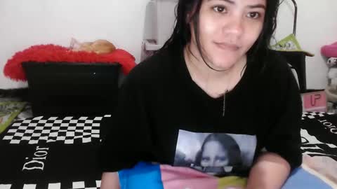 reign2525 online show from February 9, 7:56 am