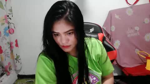 reign2525 online show from March 10, 12:10 pm