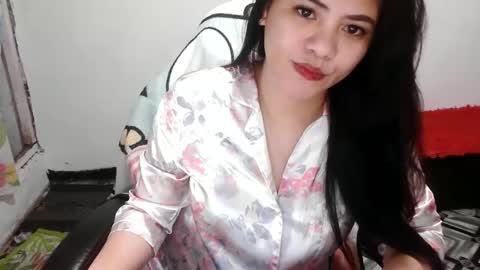 reign2525 online show from March 13, 2:56 pm