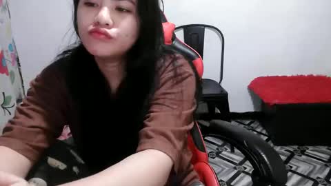 reign2525 online show from March 14, 5:51 pm