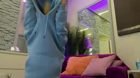 reina cummings online show from May 6, 6:19 am