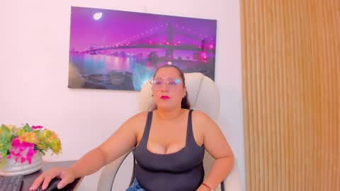 Reina Mia online show from April 28, 11:54 pm