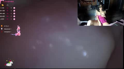 Snapshot of reinacatchile chatting on October 25, 1:57 am Reinacatchile online show from October 25, 1:57 am