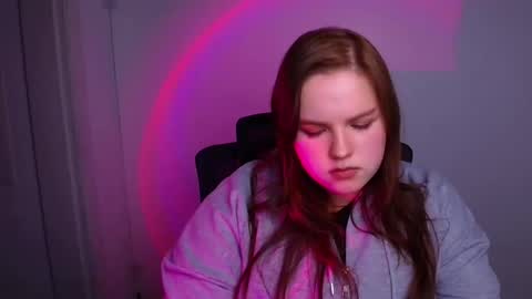 Snapshot of reinakitty_ chatting on December 19, 2:13 pm Reina online show from December 19, 2:13 pm