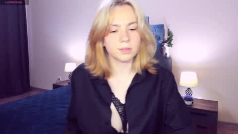 Snapshot of remipeach chatting on May 19, 3:40 pm RemiPeach online show from May 19, 3:40 pm