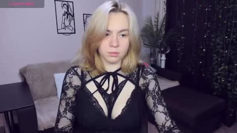 Snapshot of remipeach chatting on June 3, 3:39 pm RemiPeach online show from June 3, 3:39 pm