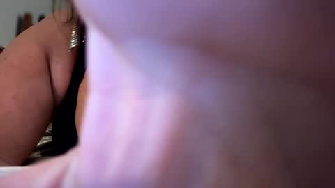 Snapshot of remmissecrets chatting on December 27, 12:18 am remmissecrets online show from December 27, 12:18 am