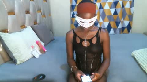 remmyqueen online show from March 30, 10:11 pm