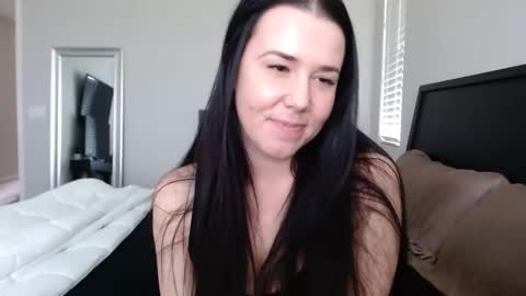 Bella Lively online show from January 5, 6:55 pm