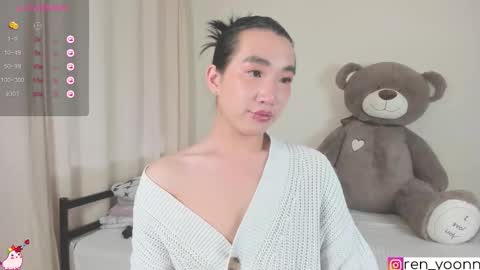 Snapshot of ren_yoonn chatting on October 4, 7:39 am Ren online show from October 4, 7:39 am