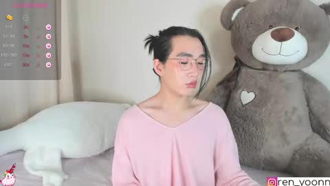 Snapshot of ren_yoonn chatting on October 5, 2:59 pm Ren online show from October 5, 2:59 pm