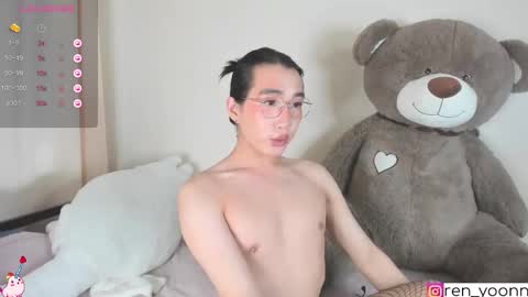 Snapshot of ren_yoonn chatting on October 13, 9:20 am Ren online show from October 13, 9:20 am