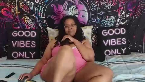 Snapshot of renaecumsalot chatting on October 27, 2:54 pm RenaeCumsAlot online show from October 27, 2:54 pm