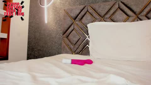 Snapshot of renata_cruz_ chatting on February 17, 2:48 pm Renata 3 online show from February 17, 2:48 pm