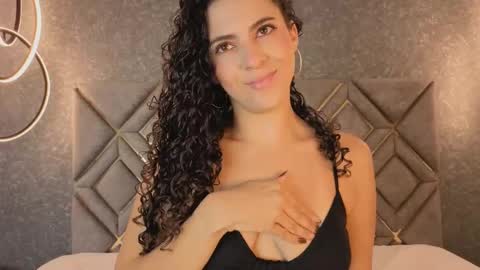 Snapshot of renata_cruz_ chatting on October 4, 10:35 am Renata 3 online show from October 4, 10:35 am