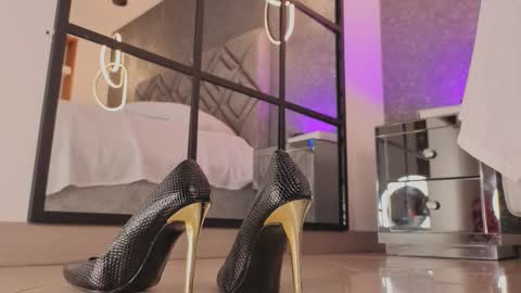 Snapshot of renata_cruz_ chatting on October 10, 4:06 pm Renata 3 online show from October 10, 4:06 pm