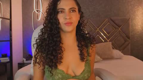 Snapshot of renata_cruz_ chatting on December 1, 12:10 pm Renata 3 online show from December 1, 12:10 pm