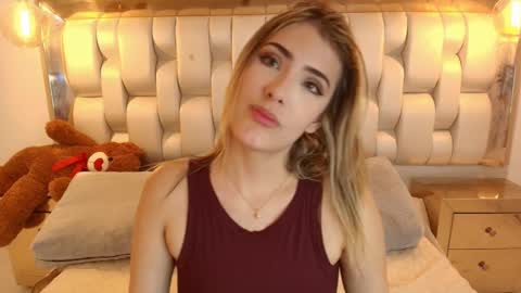 Snapshot of renata_gomez03 chatting on September 18, 1:24 pm S T A C Y online show from September 18, 1:24 pm