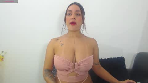 renatabrownn28 online show from May 3, 9:37 am