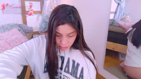 renataleclair online show from May 15, 6:26 pm