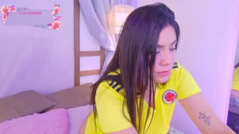renataleclair online show from June 23, 4:38 pm