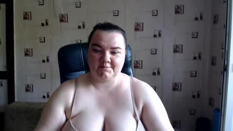 Snapshot of renataoia chatting on July 2, 1:17 pm renataoia online show from July 2, 1:17 pm