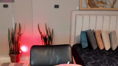 Snapshot of renataruiz_rr chatting on February 5, 12:06 pm online show from February 5, 12:06 pm