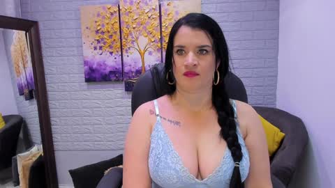 Snapshot of renataruiz_rr chatting on February 8, 12:06 pm online show from February 8, 12:06 pm