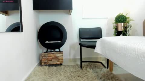 Snapshot of renataruiz_rr chatting on February 22, 3:14 pm online show from February 22, 3:14 pm