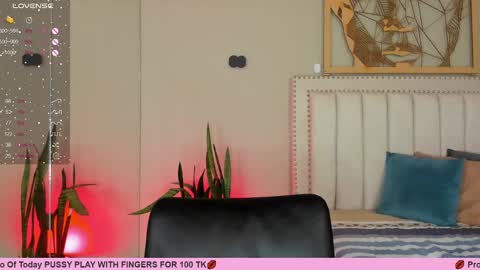Snapshot of renataruiz_rr chatting on March 3, 3:09 pm online show from March 3, 3:09 pm