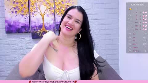 Snapshot of renataruiz_rr chatting on March 6, 6:16 pm online show from March 6, 6:16 pm