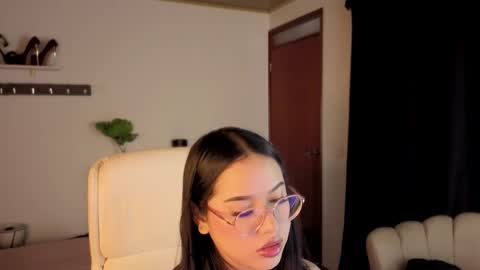 renaxi_smith online show from October 19, 7:58 pm