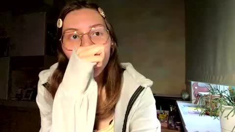 Mia online show from April 21, 2:45 pm