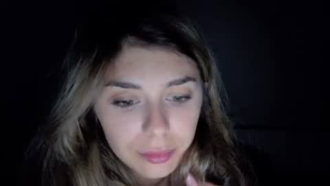 Snapshot of renee_loah chatting on June 11, 11:47 pm renee_loah online show from June 11, 11:47 pm
