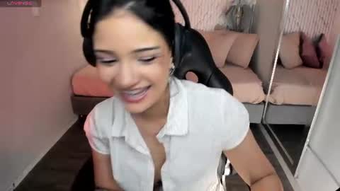 Snapshot of renee_shelby_ chatting on August 5, 9:28 pm Renee Shelby online show from August 5, 9:28 pm