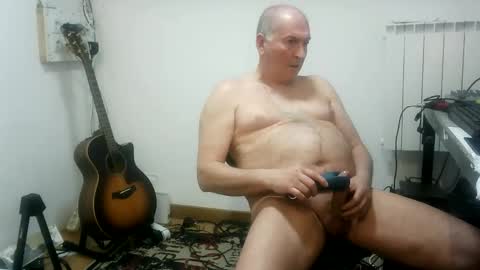 Snapshot of renefr chatting on March 11, 11:59 pm renefr online show from March 11, 11:59 pm