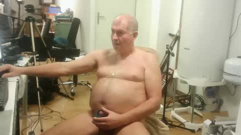 Snapshot of renefr chatting on November 12, 12:00 am renefr online show from November 12, 12:00 am