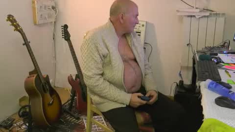 Snapshot of renefr chatting on November 25, 10:10 pm renefr online show from November 25, 10:10 pm