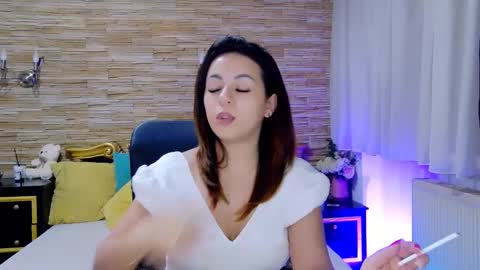 Snapshot of renesmesweet chatting on February 17, 12:05 pm renesmesweet online show from February 17, 12:05 pm