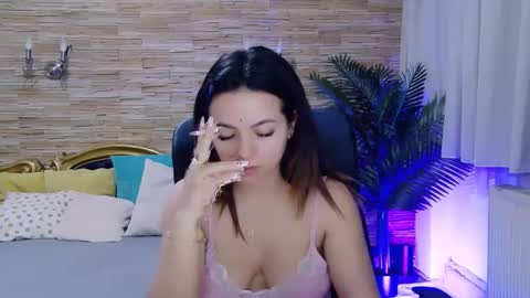 Snapshot of renesmesweet chatting on February 27, 3:15 pm renesmesweet online show from February 27, 3:15 pm