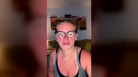 Snapshot of renimoonxo chatting on June 21, 12:13 am renimoonxo online show from June 21, 12:13 am