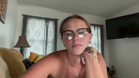 Snapshot of renimoonxo chatting on July 9, 8:57 pm renimoonxo online show from July 9, 8:57 pm